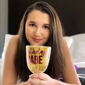 Meet your Posher, Avery